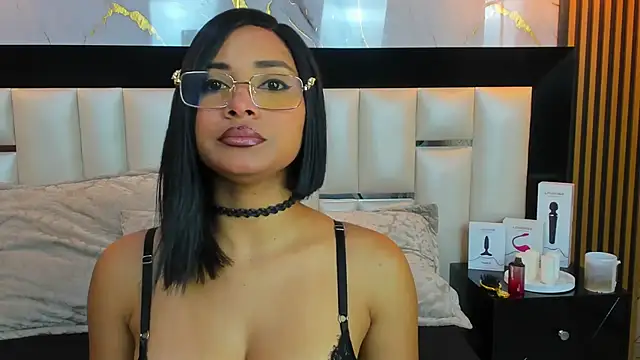 Snapshot of SofiaLaurents chatting on 11-10-25, 12:04 SofiaLaurents online show from 11-10-25, 12:04