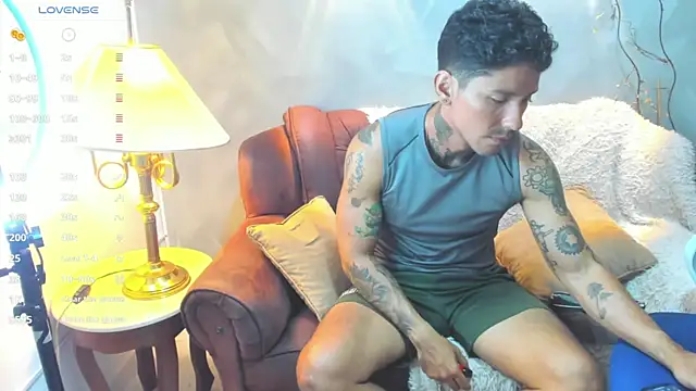 Snapshot of Dylanstonne chatting on 01-10-25, 12:49 Dylanstonne online show from 01-10-25, 12:49