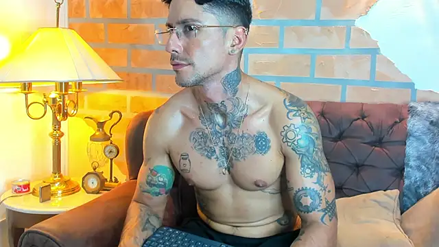 Snapshot of Dylanstonne chatting on 01-29-25, 02:40 Dylanstonne online show from 01-29-25, 02:40