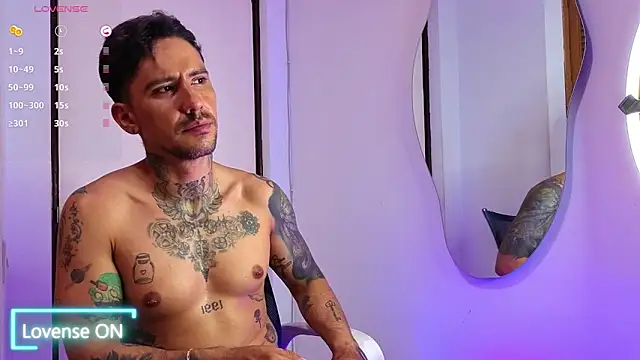 Snapshot of Dylanstonne chatting on 11-21-25, 08:51 Dylanstonne online show from 11-21-25, 08:51