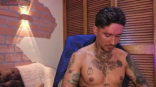 Snapshot of Dylanstonne chatting on 11-29-25, 08:45 Dylanstonne online show from 11-29-25, 08:45