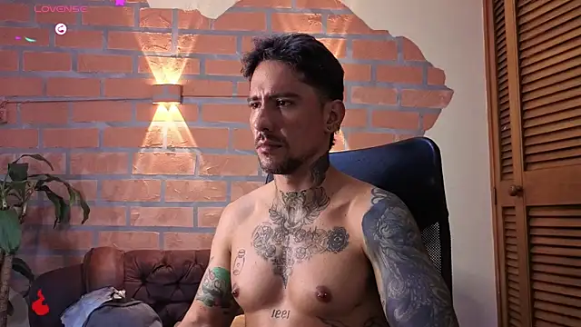 Snapshot of Dylanstonne chatting on 11-30-25, 10:14 Dylanstonne online show from 11-30-25, 10:14