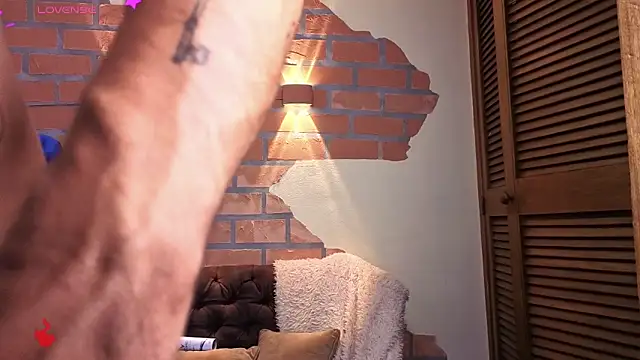 Snapshot of Dylanstonne chatting on 12-03-25, 08:51 Dylanstonne online show from 12-03-25, 08:51