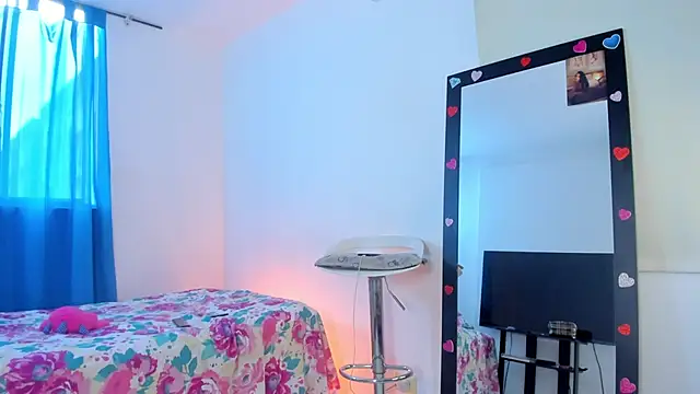 Aleja arango1 online show from 04-12-26, 09:20