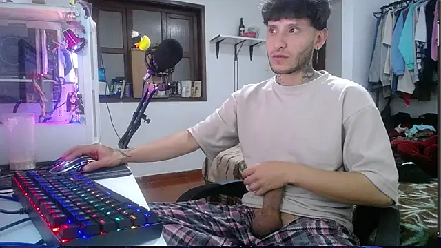 Snapshot of esjrobles chatting on 12-29-24, 04:51 esjrobles online show from 12-29-24, 04:51