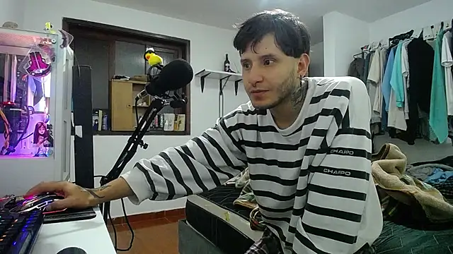 Snapshot of esjrobles chatting on 01-03-25, 04:11 esjrobles online show from 01-03-25, 04:11