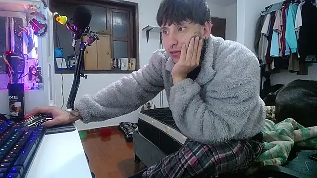 Snapshot of esjrobles chatting on 01-07-25, 08:34 esjrobles online show from 01-07-25, 08:34