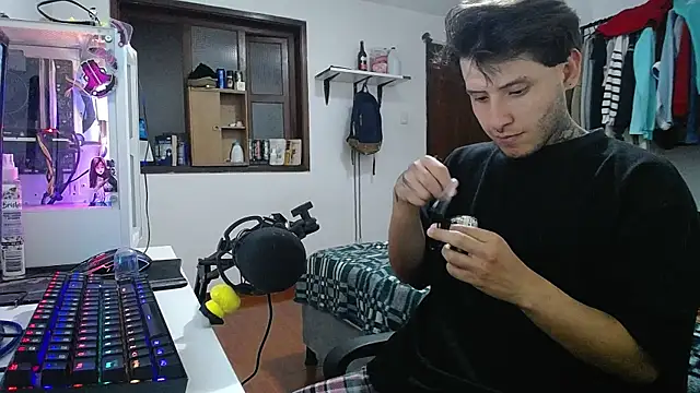 Snapshot of esjrobles chatting on 01-20-25, 02:22 esjrobles online show from 01-20-25, 02:22