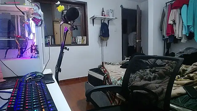 Snapshot of esjrobles chatting on 01-23-25, 04:52 esjrobles online show from 01-23-25, 04:52