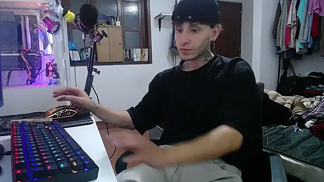 Snapshot of esjrobles chatting on 01-26-25, 05:45 esjrobles online show from 01-26-25, 05:45