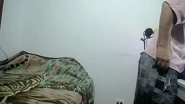 Snapshot of esjrobles chatting on 01-28-25, 03:36 esjrobles online show from 01-28-25, 03:36