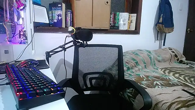 Snapshot of esjrobles chatting on 01-28-25, 06:38 esjrobles online show from 01-28-25, 06:38