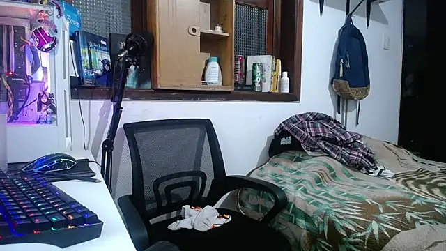 Snapshot of esjrobles chatting on 02-04-25, 03:44 esjrobles online show from 02-04-25, 03:44