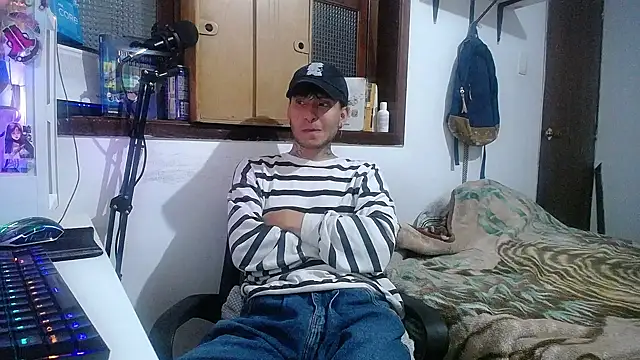 Snapshot of esjrobles chatting on 02-13-25, 06:30 esjrobles online show from 02-13-25, 06:30