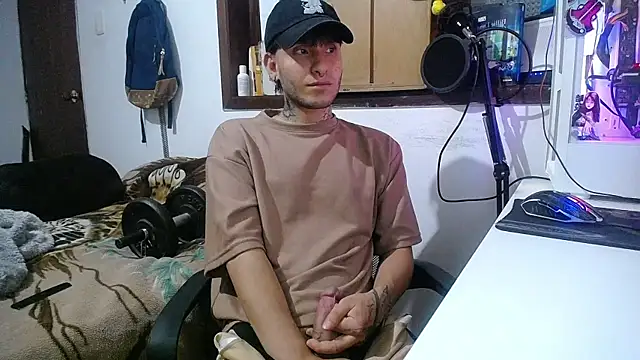 Snapshot of esjrobles chatting on 02-14-25, 10:17 esjrobles online show from 02-14-25, 10:17