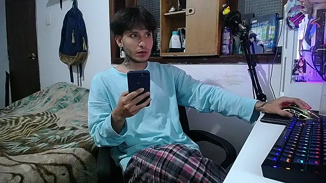 Snapshot of esjrobles chatting on 03-04-25, 03:22 esjrobles online show from 03-04-25, 03:22