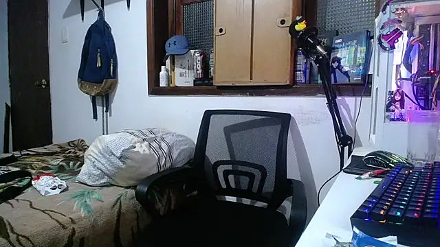 Snapshot of esjrobles chatting on 03-08-25, 08:33 esjrobles online show from 03-08-25, 08:33