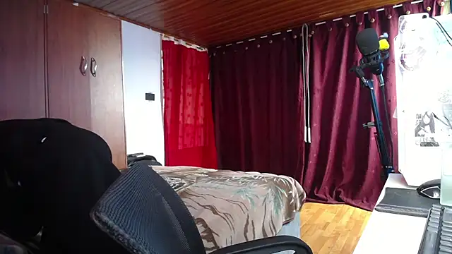 Snapshot of esjrobles chatting on 03-15-25, 04:54 esjrobles online show from 03-15-25, 04:54