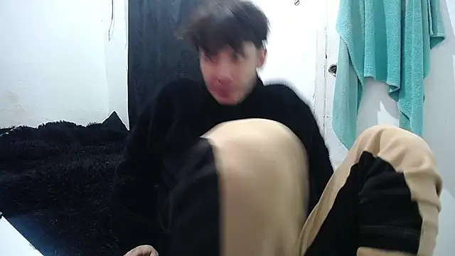 Snapshot of esjrobles chatting on 09-10-25, 01:33 esjrobles online show from 09-10-25, 01:33