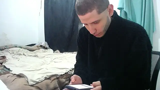 Snapshot of esjrobles chatting on 09-15-25, 12:38 esjrobles online show from 09-15-25, 12:38