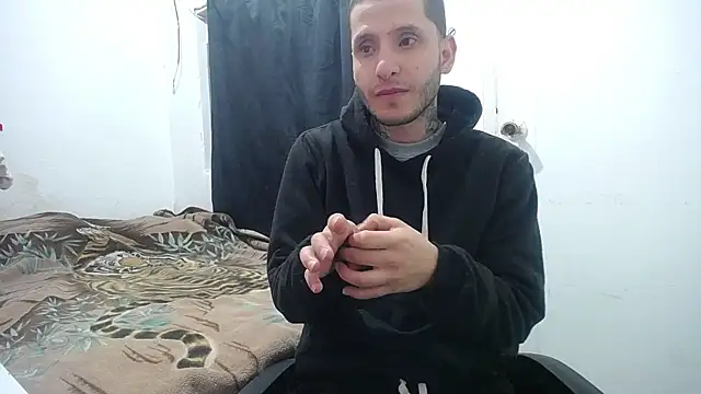 Snapshot of esjrobles chatting on 09-20-25, 11:44 esjrobles online show from 09-20-25, 11:44