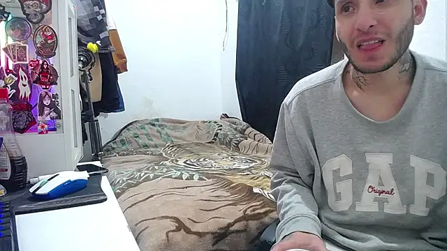 Snapshot of esjrobles chatting on 09-24-25, 12:19 esjrobles online show from 09-24-25, 12:19