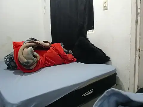 Snapshot of esjrobles chatting on 10-07-25, 12:35 esjrobles online show from 10-07-25, 12:35