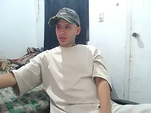 Snapshot of esjrobles chatting on 10-13-25, 12:27 esjrobles online show from 10-13-25, 12:27