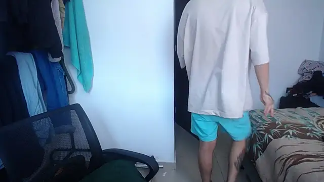 Snapshot of esjrobles chatting on 03-03-26, 04:46 esjrobles online show from 03-03-26, 04:46