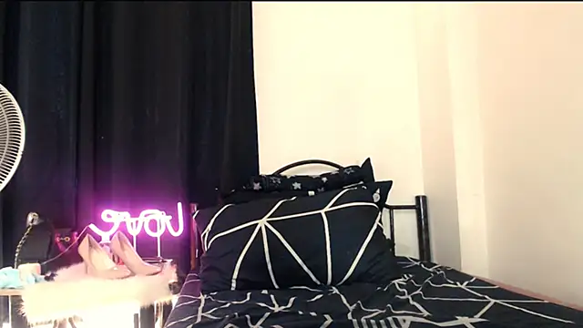 Snapshot of Nathalie_Heartxoxo69 chatting on 02-27-26, 05:18 Nathalie Heartxoxo69 online show from 02-27-26, 05:18