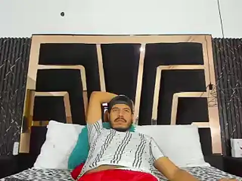 Snapshot of Mike_Bearly chatting on 12-06-24, 12:02 Mike Bearly online show from 12-06-24, 12:02