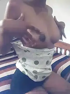 Snapshot of Chamari075 chatting on 09-16-25, 03:29 Chamari075 online show from 09-16-25, 03:29