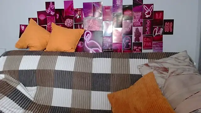 Snapshot of MilanaRoza chatting on 01-27-25, 05:47 MilanaRoza online show from 01-27-25, 05:47