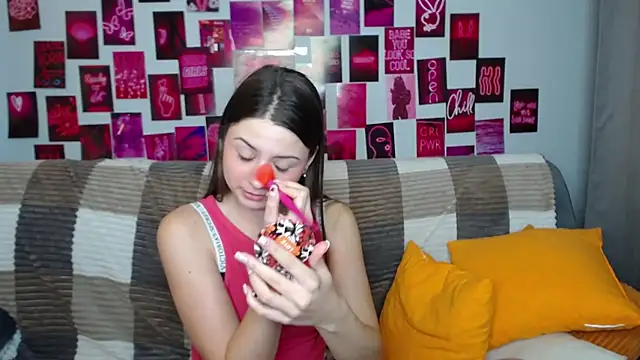 Snapshot of MilanaRoza chatting on 03-01-25, 01:51 MilanaRoza online show from 03-01-25, 01:51