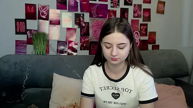 Snapshot of MilanaRoza chatting on 09-14-25, 04:55 MilanaRoza online show from 09-14-25, 04:55