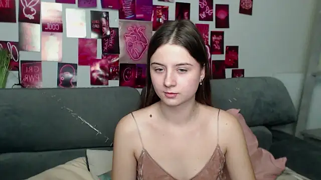 Snapshot of MilanaRoza chatting on 10-18-25, 04:52 MilanaRoza online show from 10-18-25, 04:52