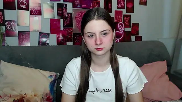 Snapshot of MilanaRoza chatting on 10-26-25, 05:46 MilanaRoza online show from 10-26-25, 05:46