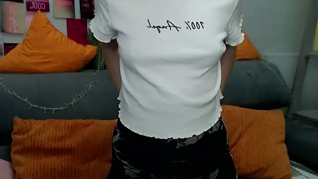 Snapshot of MilanaRoza chatting on 10-26-25, 05:52 MilanaRoza online show from 10-26-25, 05:52