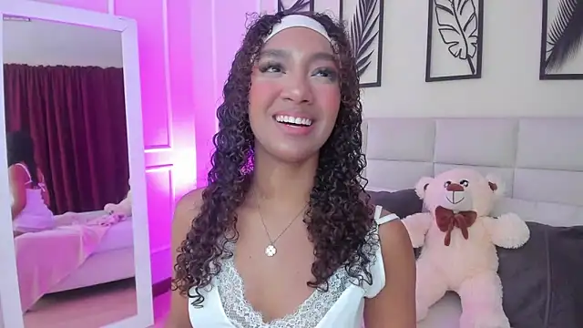 Snapshot of Amber__Sanchez chatting on 03-06-25, 03:24 Amber  Sanchez online show from 03-06-25, 03:24