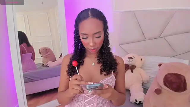 Snapshot of Amber__Sanchez chatting on 03-18-25, 02:04 Amber  Sanchez online show from 03-18-25, 02:04
