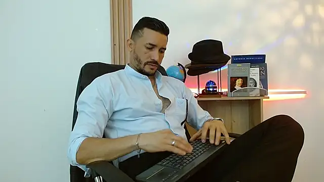 Reiko 85  online show from 11-26-25, 02:51