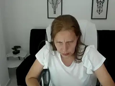 Milf karlye online show from 03-02-25, 12:53