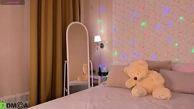 Jennifer Wadee online show from 12-20-25, 08:49