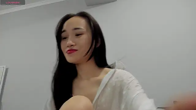 Snapshot of aenie chatting on 12-30-24, 10:10 aenie online show from 12-30-24, 10:10