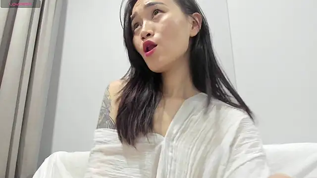 Snapshot of aenie chatting on 01-14-25, 01:06 aenie online show from 01-14-25, 01:06