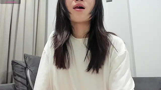 Snapshot of aenie chatting on 01-27-25, 02:35 aenie online show from 01-27-25, 02:35