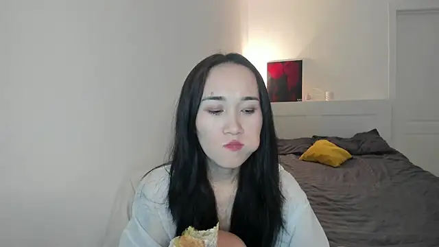 Snapshot of aenie chatting on 10-24-25, 11:50 aenie online show from 10-24-25, 11:50