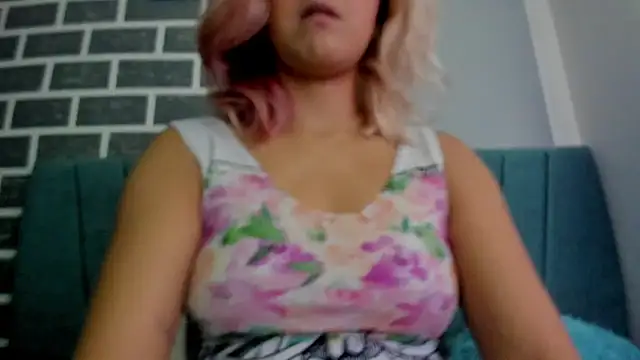 Snapshot of Alterego1__ chatting on 10-18-25, 11:44 Alterego1 online show from 10-18-25, 11:44