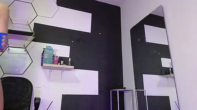 Snapshot of haileycat chatting on 10-10-25, 01:04 haileycat online show from 10-10-25, 01:04