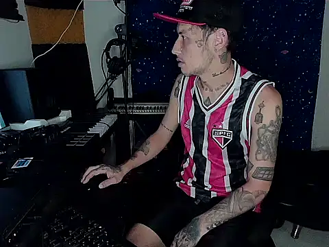 Snapshot of patrik_tattoo_ chatting on 12-10-24, 12:17 patrik tattoo online show from 12-10-24, 12:17